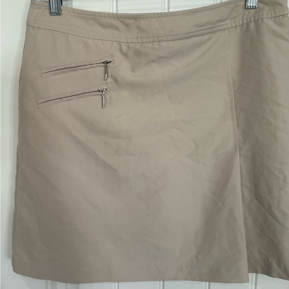 Izod Golf Beige Women's golf skort with Zipper Details